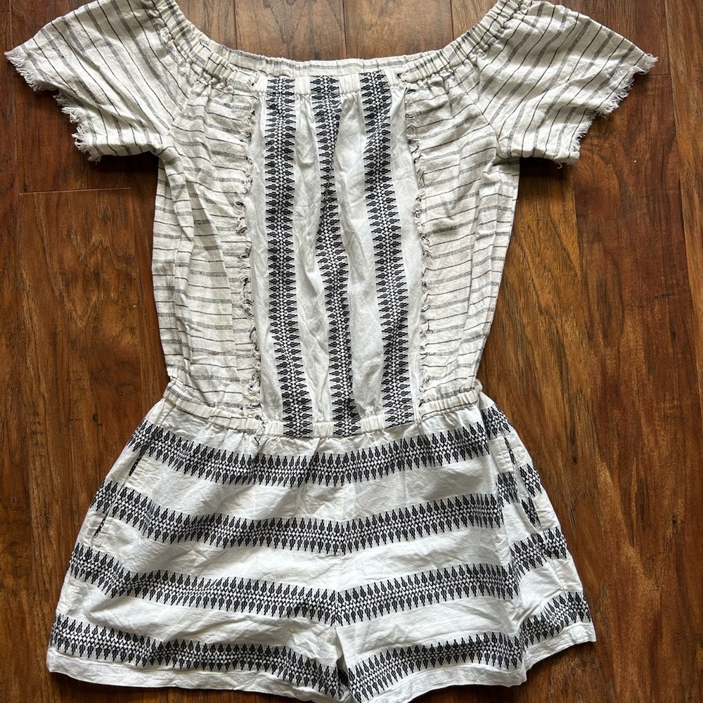 The Impeccable Pig Women’s Size Large Black and White Romper